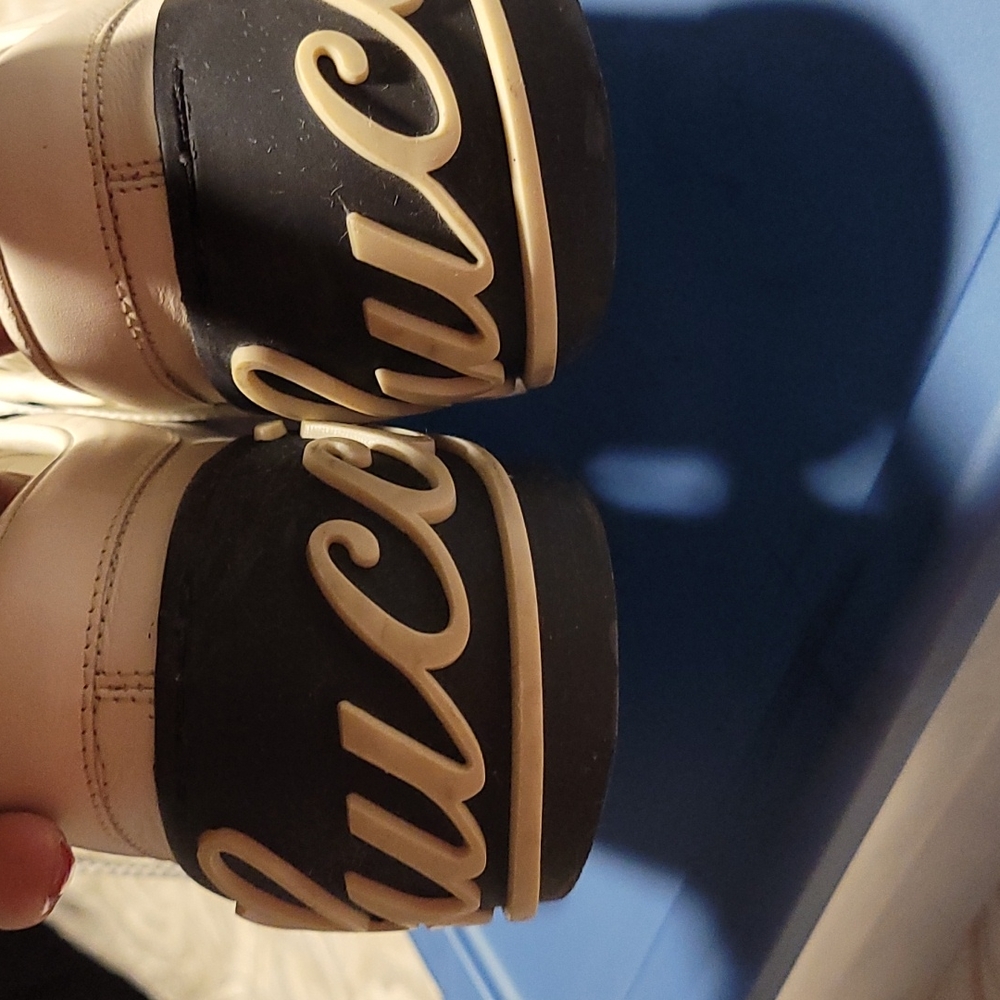 Sneakers - Picture 7 of 10